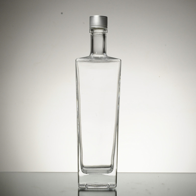 700ml グラスビスキーボトル クリスタルホワイトガラス素材とエムボスされたスタイル