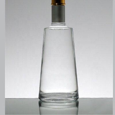 700ml グラスビスキーボトル クリスタルホワイトガラス素材とエムボスされたスタイル