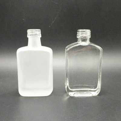 700ml グラスビスキーボトル クリスタルホワイトガラス素材とエムボスされたスタイル