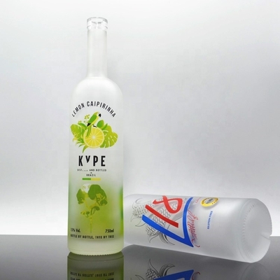 700ml ウイスキー ウォッカ グラスボトル クリステルガラス素材と洗練された外観