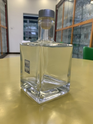 500ml 700ml 750ml 1L 独特の正方形ガラス酒瓶 果汁 ウォッカ スピリット酒