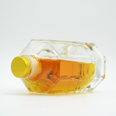XO/ブランデー スーパーフリントガラス素材とクラウンキャップのための700ml ユニークな形状のガラスボトル