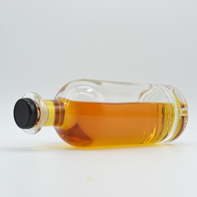 XO/ブランデー スーパーフリントガラス素材とクラウンキャップのための700ml ユニークな形状のガラスボトル