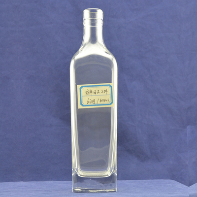 200ml スクエアガラスボトル 酒類販売のためのスーパーフリントガラス素材の表面ハンドリング