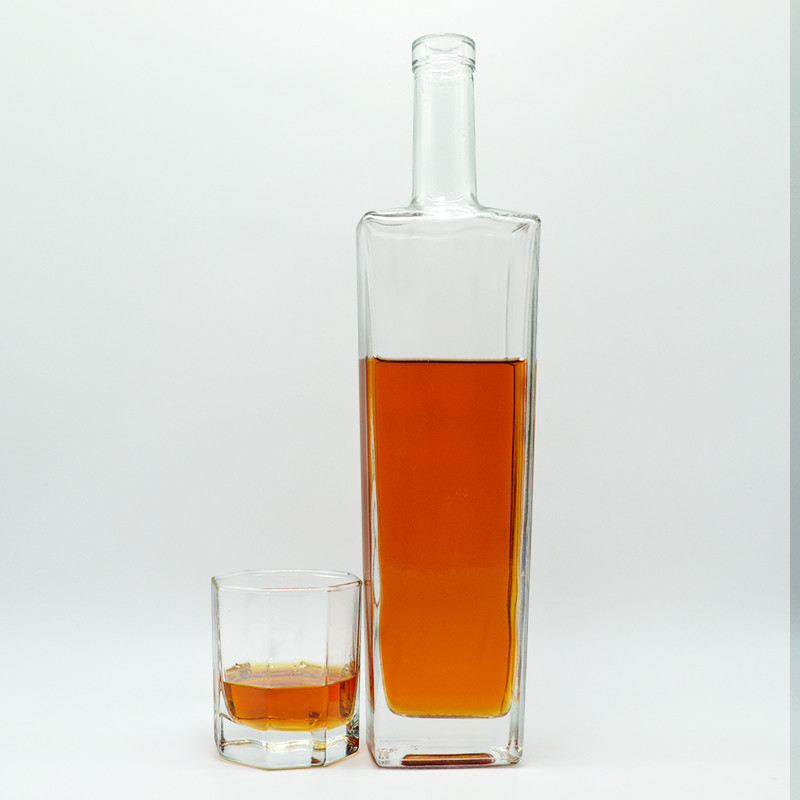 スーパーフリントグラス 250ml 300ml 350ml 750ml 1l 透明ガラス酒瓶とテキラ