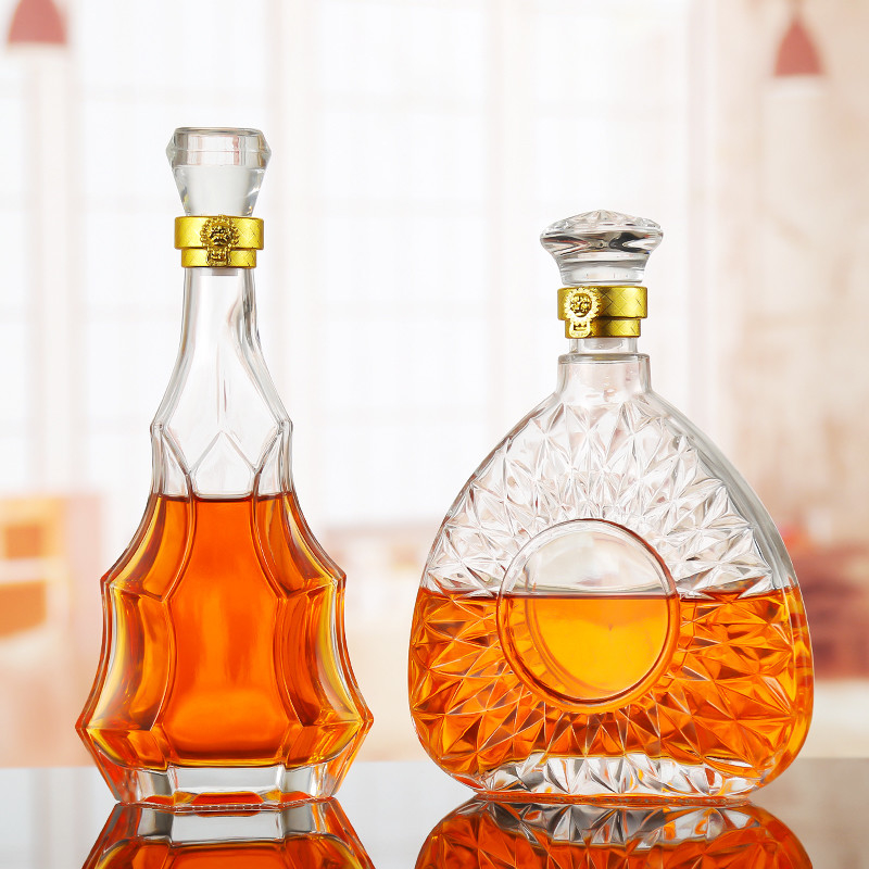 750ml ホワイトガラス素材 独特の形 チェリーワイン 酒のためのガラスボトル ヨーロッパ